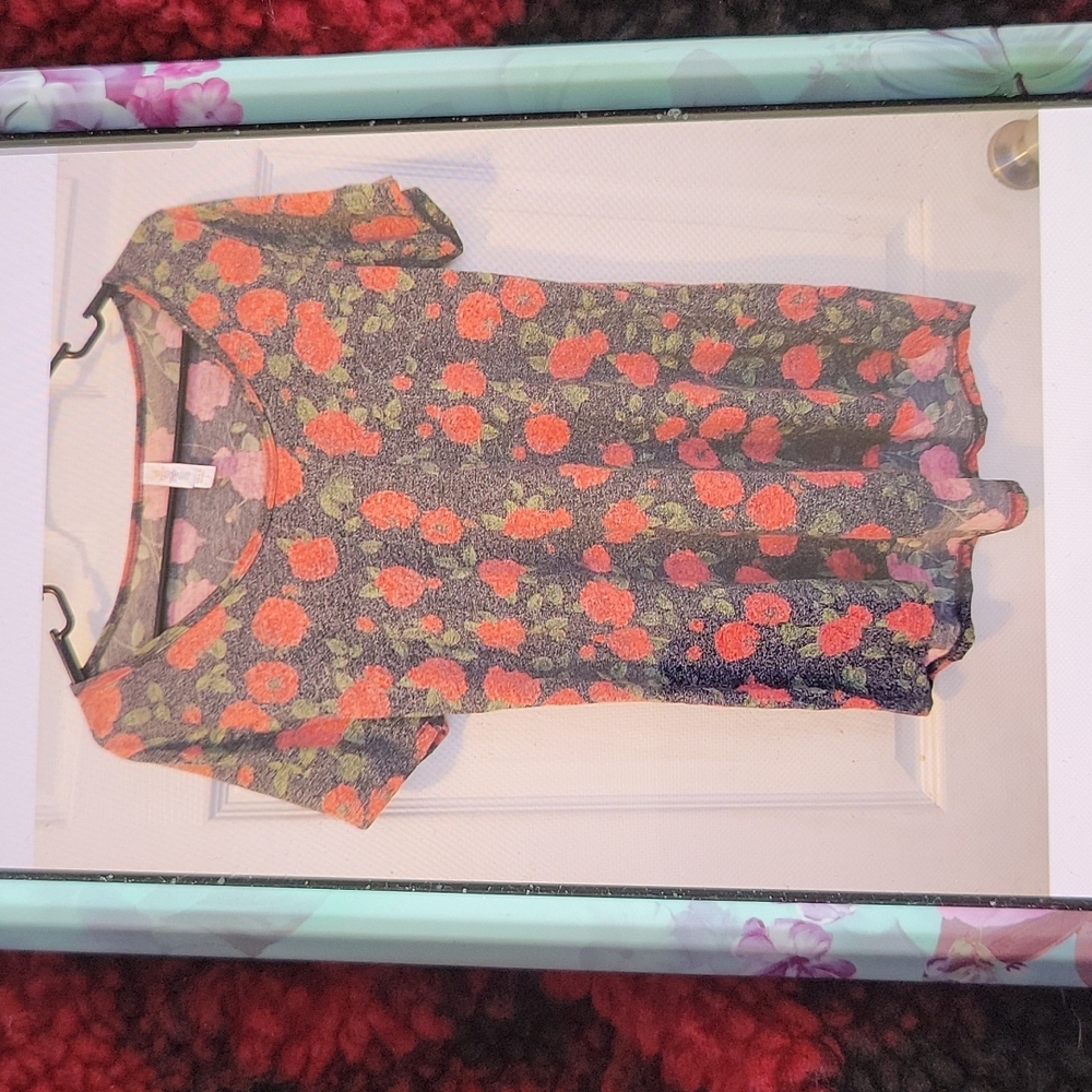 LuLaRoe tee